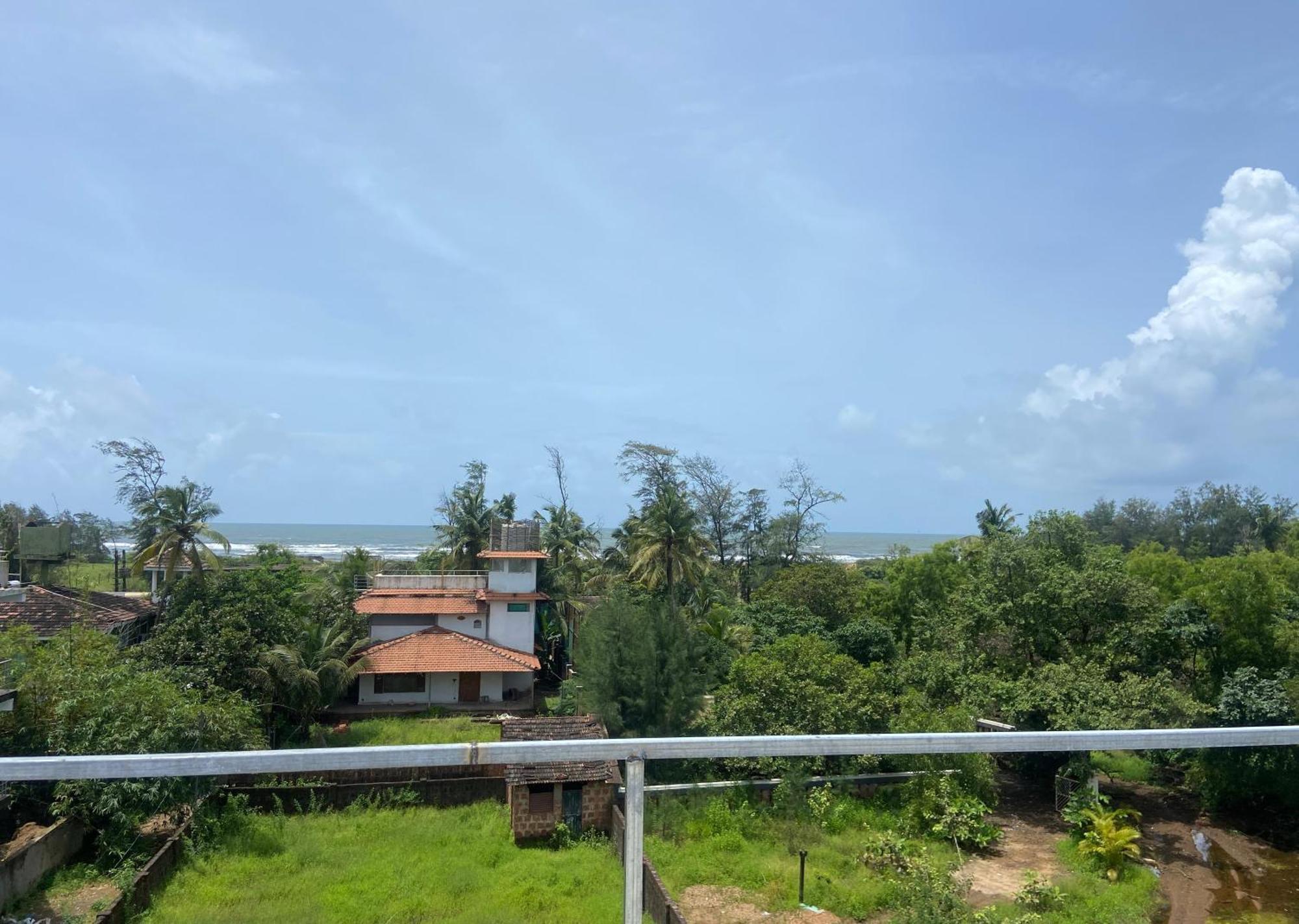 Last Minute Trip Hostel Morjim Bagian luar foto
